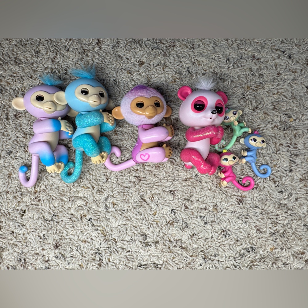 Fingerlings lot of 7 Interactive Toys